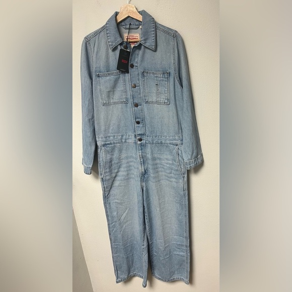 Levi's Iconic Denim Wide Leg Jumpsuit Button Down Front NWT
Size Medium - Picture 6 of 11